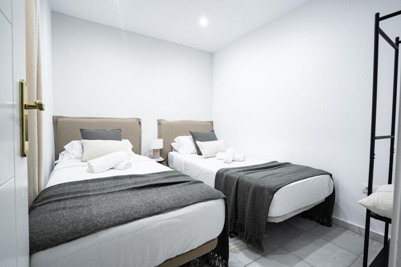 Stay U-Nique Apartments Plaza Constitucion Malaga Bagian luar foto